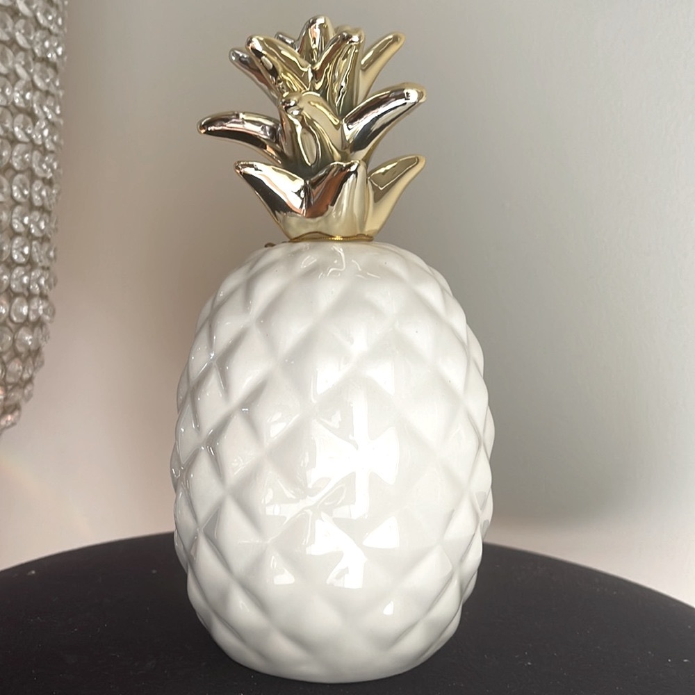 Hazel & Co. White and Gold Crown Ceramic Pineapple Figurine Decor - Picture 1 of 16